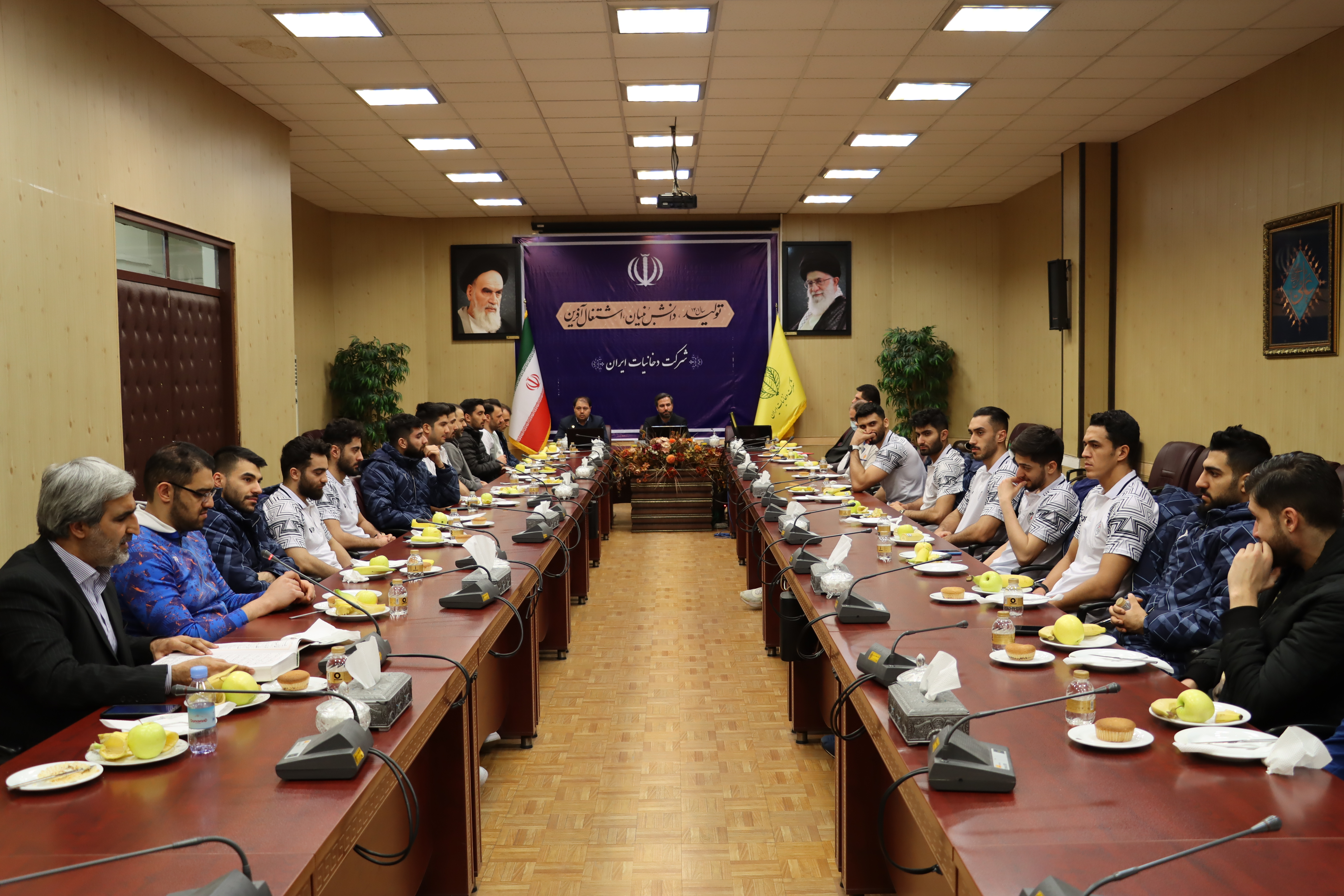 مدیرعامل شرکت دخانیات ایران با اعضا و کادر فنی تیم والیبال دخانیات دیدار کرد 