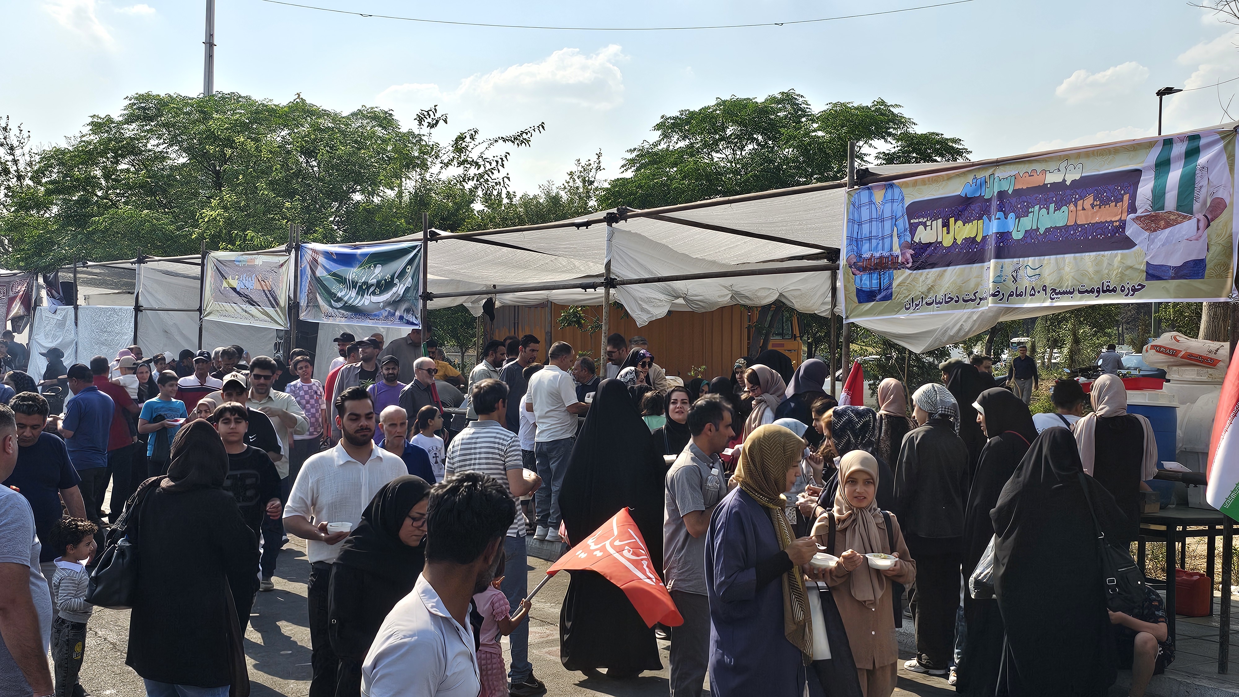غرفه شهدای شرکت دخانیات ایران در مهمانی کیلومتری جشن عید غدیر 